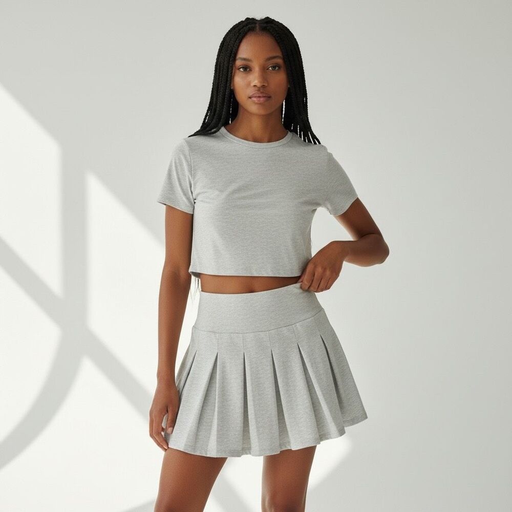 Juniors light grey heather knit short-sleeve crop top and matching pleated skirt